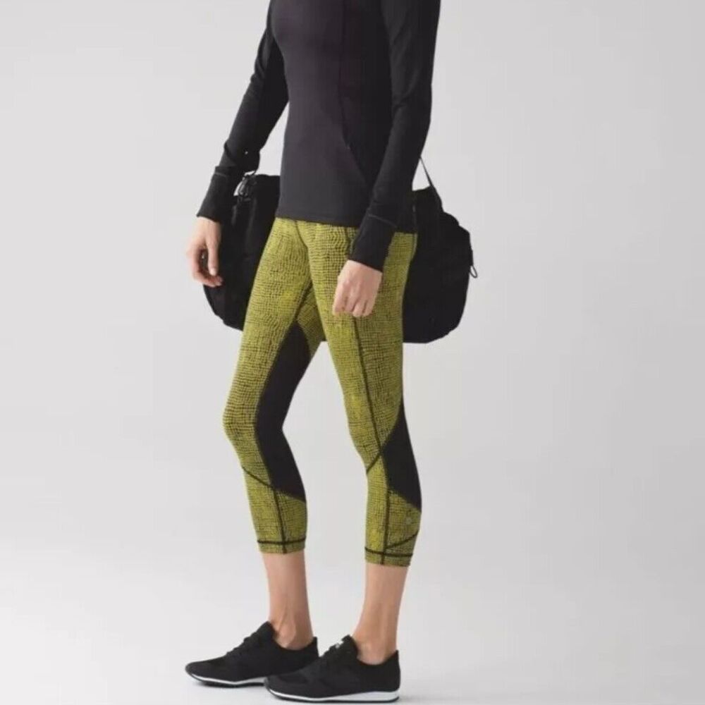 Lululemon Pace Rival Crop Size 4 Fall Net Toxic Black / Black